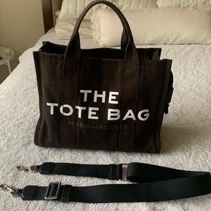 Marc Jacobs The Tote Bag size MEDIUM (corrected through the Marc Jacobs website)